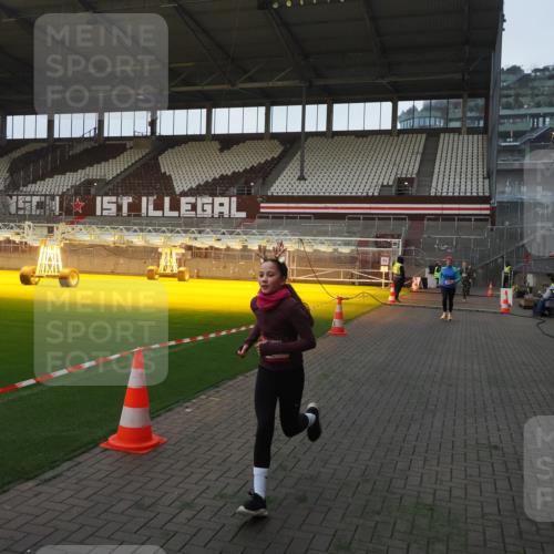 07.12.2025 - St. Pauli X-Mass-Run No. 15 Fabian Wolf http://msf.ph/oto/9374200 07.12.2025 09:59:24 Ziel 939, 1120, 2204, 2207, 2657, 4029 meine-sportfotos.de