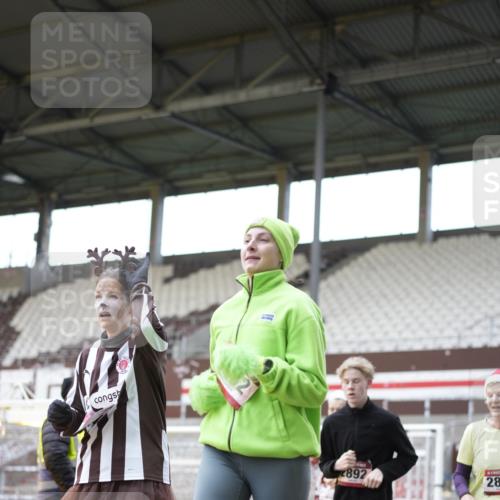 07.12.2025 - St. Pauli X-Mass-Run No. 15 Patografie http://msf.ph/oto/9374201 07.12.2025 12:08:32 Ziel 325, 334, 1214, 1219, 1253, 1269, 1493, 1514, 2679, 2873, 2889, 2892, 3141, 3595, 3876, 4084, 4182, 4183, 4252, 4422, 4711, 4712, 4717 meine-sportfotos.de