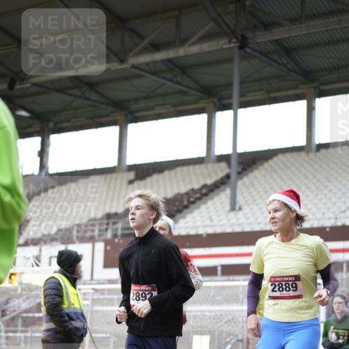 07.12.2025 - St. Pauli X-Mass-Run No. 15 Patografie http://msf.ph/oto/9374203 07.12.2025 12:08:33 Ziel 325, 334, 1214, 1219, 1253, 1269, 1270, 1493, 1514, 2679, 2873, 2889, 2892, 3141, 3595, 3876, 4084, 4086, 4182, 4183, 4252, 4422, 4429, 4711, 4712, 4717 meine-sportfotos.de