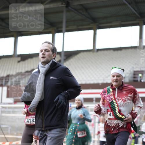 07.12.2025 - St. Pauli X-Mass-Run No. 15 Patografie http://msf.ph/oto/9374213 07.12.2025 12:08:35 Ziel 1214, 1219, 1253, 1269, 1270, 2679, 2873, 2889, 2892, 3141, 3595, 3876, 4084, 4086, 4182, 4183, 4252, 4294, 4295, 4297, 4422, 4429, 4711, 4712, 4717 meine-sportfotos.de