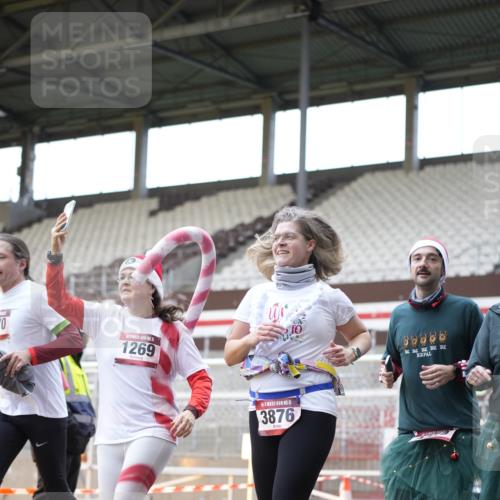07.12.2025 - St. Pauli X-Mass-Run No. 15 Patografie http://msf.ph/oto/9374221 07.12.2025 12:08:38 Ziel 586, 1214, 1219, 1253, 1269, 1270, 2679, 2873, 2889, 2892, 3141, 3230, 3233, 3595, 3876, 4084, 4086, 4137, 4138, 4182, 4183, 4252, 4294, 4295, 4297, 4422, 4429, 4712 meine-sportfotos.de