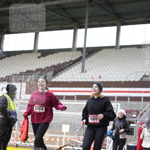 07.12.2025 - St. Pauli X-Mass-Run No. 15 Patografie http://msf.ph/oto/9374245 07.12.2025 12:08:49 Ziel 586, 643, 1214, 1219, 1253, 1269, 1270, 1405, 1652, 1653, 1685, 1901, 2414, 2679, 2731, 3230, 3233, 3595, 3876, 4084, 4086, 4137, 4138, 4182, 4183, 4294, 4295, 4297, 4429, 4720 meine-sportfotos.de