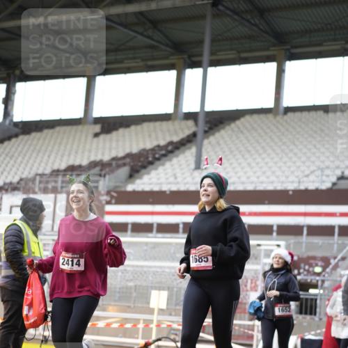 07.12.2025 - St. Pauli X-Mass-Run No. 15 Patografie http://msf.ph/oto/9374247 07.12.2025 12:08:50 Ziel 586, 643, 1219, 1269, 1270, 1405, 1652, 1653, 1685, 1901, 2414, 2679, 2731, 3230, 3233, 3595, 3876, 4084, 4086, 4137, 4138, 4182, 4183, 4294, 4295, 4297, 4429, 4720 meine-sportfotos.de
