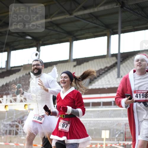 07.12.2025 - St. Pauli X-Mass-Run No. 15 Patografie http://msf.ph/oto/9374268 07.12.2025 12:09:07 Ziel 138, 643, 775, 807, 1405, 1725, 2009, 2731, 3538, 3947, 3955, 3966, 4196, 4197, 4198, 4267, 4282, 4283 meine-sportfotos.de