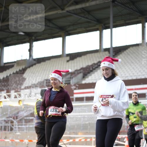 07.12.2025 - St. Pauli X-Mass-Run No. 15 Patografie http://msf.ph/oto/9374274 07.12.2025 12:09:08 Ziel 138, 643, 775, 807, 1405, 1725, 1727, 2009, 2731, 3538, 3947, 3955, 3966, 4196, 4197, 4198, 4267, 4282, 4283 meine-sportfotos.de