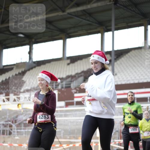 07.12.2025 - St. Pauli X-Mass-Run No. 15 Patografie http://msf.ph/oto/9374275 07.12.2025 12:09:08 Ziel 138, 643, 775, 807, 1405, 1725, 1727, 2009, 2731, 3538, 3947, 3955, 3966, 4196, 4197, 4198, 4267, 4282, 4283 meine-sportfotos.de