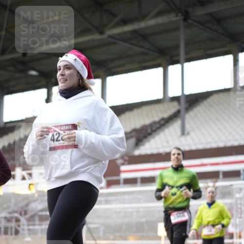 07.12.2025 - St. Pauli X-Mass-Run No. 15 Patografie http://msf.ph/oto/9374277 07.12.2025 12:09:09 Ziel 138, 775, 807, 1725, 1727, 2009, 3538, 3947, 3955, 3966, 4196, 4197, 4198, 4267, 4282, 4283 meine-sportfotos.de