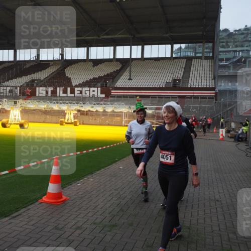 07.12.2025 - St. Pauli X-Mass-Run No. 15 Fabian Wolf http://msf.ph/oto/9374280 07.12.2025 09:59:42 Ziel 488, 910, 911, 961, 1763, 2186, 2729, 3513, 4029, 4051, 4052, 4465 meine-sportfotos.de