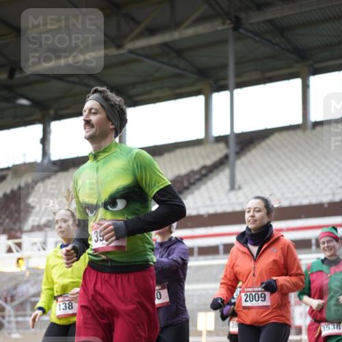 07.12.2025 - St. Pauli X-Mass-Run No. 15 Patografie http://msf.ph/oto/9374283 07.12.2025 12:09:11 Ziel 138, 775, 807, 1725, 1727, 2009, 3538, 3947, 3955, 3966, 4196, 4197, 4198, 4267, 4282, 4283 meine-sportfotos.de