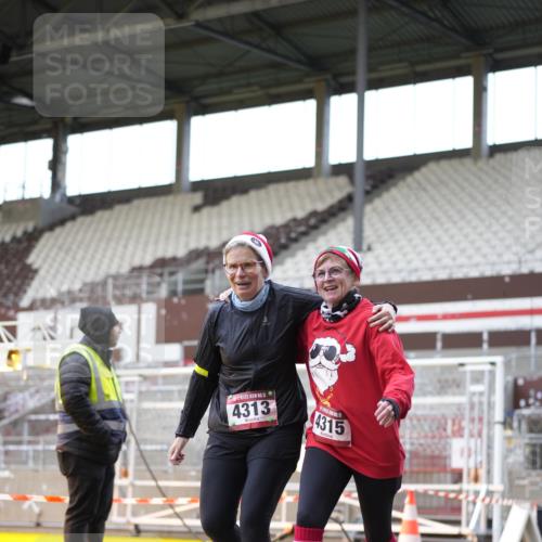 07.12.2025 - St. Pauli X-Mass-Run No. 15 Patografie http://msf.ph/oto/9374296 07.12.2025 12:09:25 Ziel 138, 1725, 1727, 2009, 3538, 3955, 4313, 4315 meine-sportfotos.de