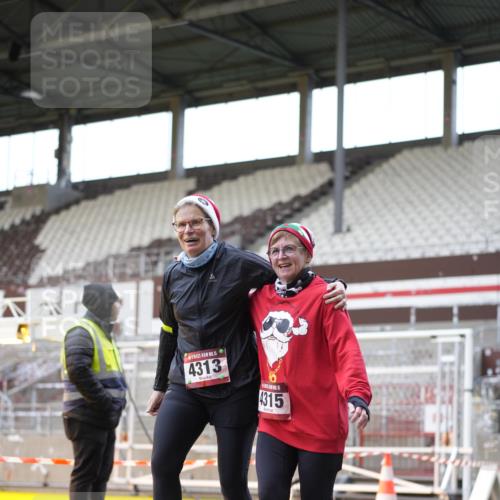 07.12.2025 - St. Pauli X-Mass-Run No. 15 Patografie http://msf.ph/oto/9374298 07.12.2025 12:09:25 Ziel 138, 1725, 1727, 2009, 3538, 3955, 4313, 4315 meine-sportfotos.de