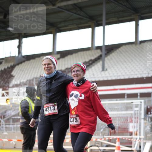 07.12.2025 - St. Pauli X-Mass-Run No. 15 Patografie http://msf.ph/oto/9374300 07.12.2025 12:09:25 Ziel 138, 1725, 1727, 2009, 3538, 3955, 4313, 4315 meine-sportfotos.de