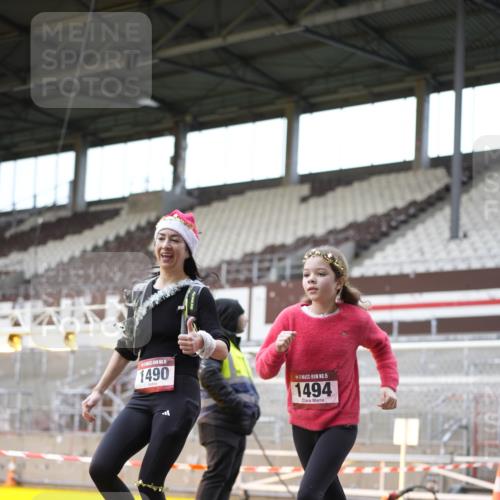 07.12.2025 - St. Pauli X-Mass-Run No. 15 Patografie http://msf.ph/oto/9374301 07.12.2025 12:09:37 Ziel 830, 1494, 4313, 4315 meine-sportfotos.de
