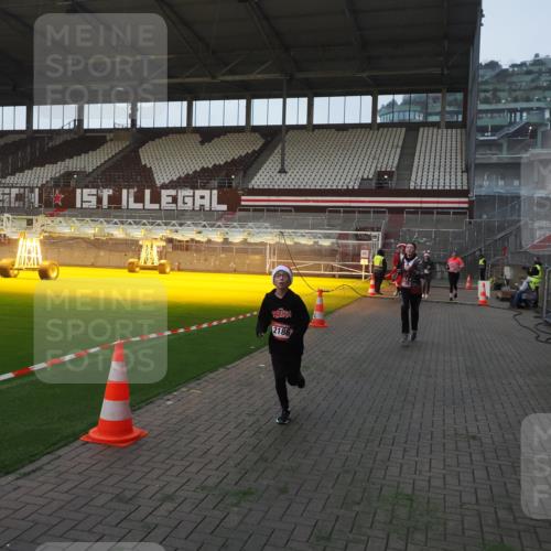 07.12.2025 - St. Pauli X-Mass-Run No. 15 Fabian Wolf http://msf.ph/oto/9374306 07.12.2025 09:59:46 Ziel 488, 910, 911, 934, 961, 1112, 1763, 2186, 2729, 2964, 3513, 4051, 4052, 4465 meine-sportfotos.de