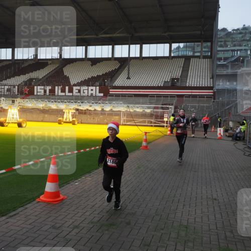 07.12.2025 - St. Pauli X-Mass-Run No. 15 Fabian Wolf http://msf.ph/oto/9374310 07.12.2025 09:59:46 Ziel 488, 910, 911, 934, 961, 1112, 1763, 2186, 2729, 2964, 3513, 4051, 4052, 4465 meine-sportfotos.de