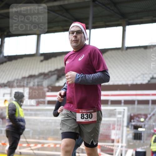 07.12.2025 - St. Pauli X-Mass-Run No. 15 Patografie http://msf.ph/oto/9374311 07.12.2025 12:09:44 Ziel 830, 835, 1494, 3744, 3746 meine-sportfotos.de