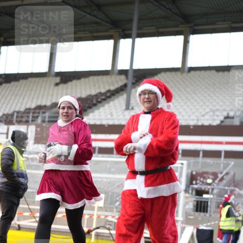 07.12.2025 - St. Pauli X-Mass-Run No. 15 Patografie http://msf.ph/oto/9374315 07.12.2025 12:09:47 Ziel 830, 835, 1494, 3462, 3744, 3746 meine-sportfotos.de
