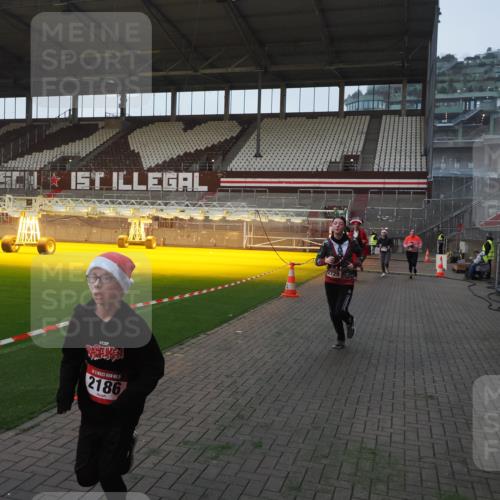 07.12.2025 - St. Pauli X-Mass-Run No. 15 Fabian Wolf http://msf.ph/oto/9374316 07.12.2025 09:59:47 Ziel 488, 910, 911, 934, 1112, 1763, 2186, 2729, 2964, 3513, 4051, 4052, 4465 meine-sportfotos.de