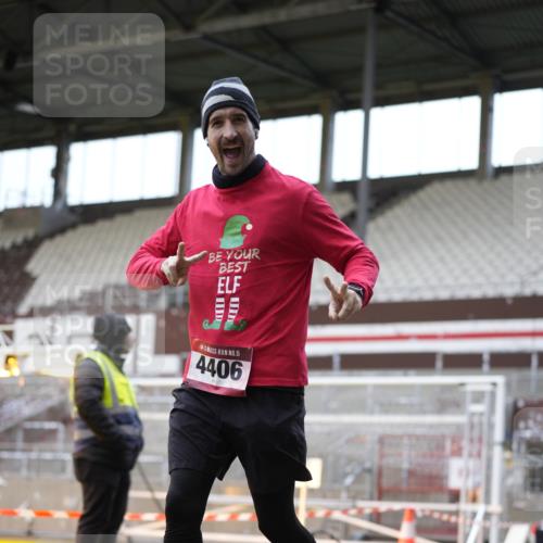 07.12.2025 - St. Pauli X-Mass-Run No. 15 Patografie http://msf.ph/oto/9374330 07.12.2025 12:10:01 Ziel 3374, 3375, 3376, 3462, 3744, 3746, 3760 meine-sportfotos.de