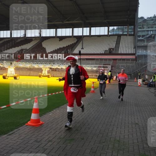 07.12.2025 - St. Pauli X-Mass-Run No. 15 Fabian Wolf http://msf.ph/oto/9374337 07.12.2025 09:59:50 Ziel 488, 910, 911, 934, 1112, 1763, 2186, 2729, 2964, 3513, 4051, 4052, 4465 meine-sportfotos.de