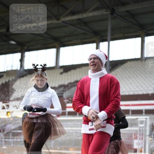 07.12.2025 - St. Pauli X-Mass-Run No. 15 Patografie http://msf.ph/oto/9374338 07.12.2025 12:10:06 Ziel 3374, 3375, 3376, 3462, 3760 meine-sportfotos.de