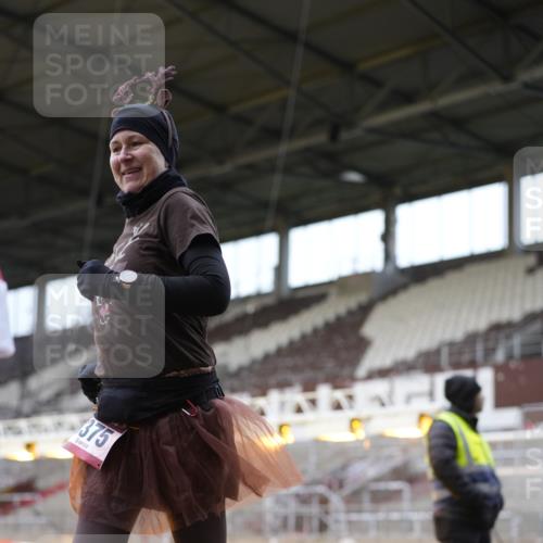 07.12.2025 - St. Pauli X-Mass-Run No. 15 Patografie http://msf.ph/oto/9374339 07.12.2025 12:10:07 Ziel 3374, 3375, 3376, 3760 meine-sportfotos.de