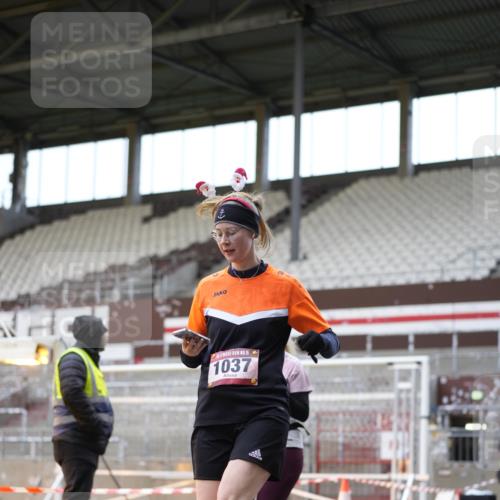 07.12.2025 - St. Pauli X-Mass-Run No. 15 Patografie http://msf.ph/oto/9374345 07.12.2025 12:10:16 Ziel 1036, 1037, 3374, 3375, 3376 meine-sportfotos.de