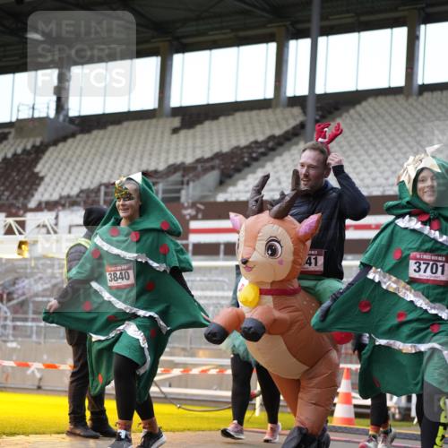 07.12.2025 - St. Pauli X-Mass-Run No. 15 Patografie http://msf.ph/oto/9374366 07.12.2025 12:10:26 Ziel 1036, 1037, 1450, 1728, 1731, 3701, 3840, 3841, 4257, 4259, 4262, 4280, 4281, 4745, 4826, 4827, 4833, 4834, 4836 meine-sportfotos.de