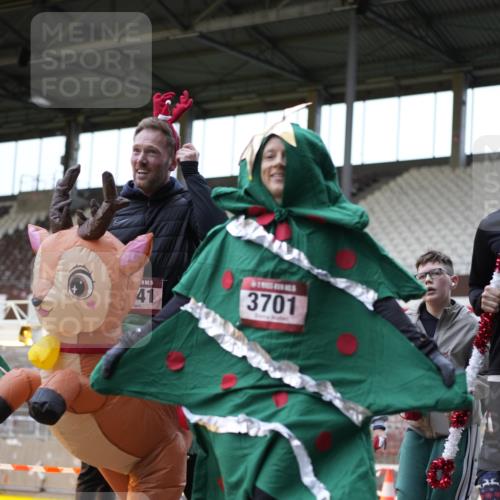 07.12.2025 - St. Pauli X-Mass-Run No. 15 Patografie http://msf.ph/oto/9374370 07.12.2025 12:10:27 Ziel 1036, 1037, 1450, 1728, 1731, 3701, 3840, 3841, 4257, 4259, 4262, 4280, 4281, 4745, 4826, 4827, 4831, 4833, 4834, 4836 meine-sportfotos.de