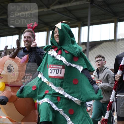 07.12.2025 - St. Pauli X-Mass-Run No. 15 Patografie http://msf.ph/oto/9374371 07.12.2025 12:10:27 Ziel 1036, 1037, 1450, 1728, 1731, 3701, 3840, 3841, 4257, 4259, 4262, 4280, 4281, 4745, 4826, 4827, 4831, 4833, 4834, 4836 meine-sportfotos.de