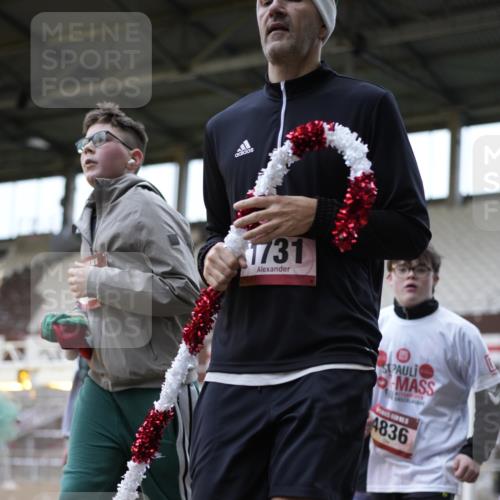 07.12.2025 - St. Pauli X-Mass-Run No. 15 Patografie http://msf.ph/oto/9374375 07.12.2025 12:10:28 Ziel 208, 223, 1036, 1037, 1450, 1728, 1731, 3701, 3840, 3841, 4257, 4259, 4262, 4280, 4281, 4745, 4826, 4827, 4831, 4833, 4834, 4836 meine-sportfotos.de