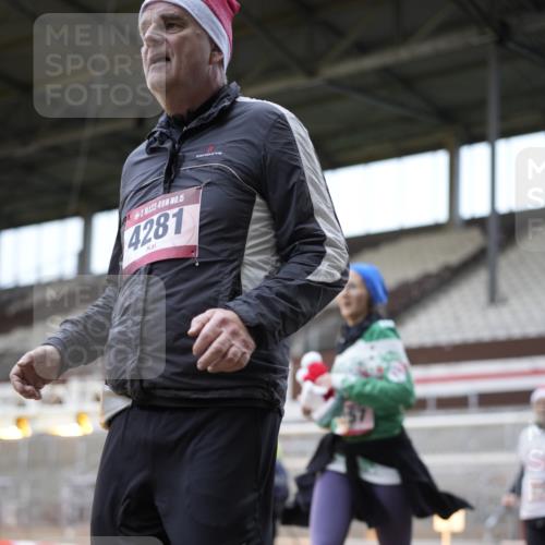 07.12.2025 - St. Pauli X-Mass-Run No. 15 Patografie http://msf.ph/oto/9374387 07.12.2025 12:10:31 Ziel 208, 223, 224, 1036, 1450, 1728, 1731, 1845, 3701, 3840, 3841, 4257, 4259, 4262, 4280, 4281, 4745, 4826, 4827, 4831, 4833, 4834, 4836 meine-sportfotos.de