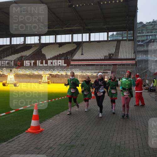07.12.2025 - St. Pauli X-Mass-Run No. 15 Fabian Wolf http://msf.ph/oto/9374403 07.12.2025 10:00:08 Ziel 802, 1333, 1354, 1360, 1404, 2140, 2141, 4129 meine-sportfotos.de