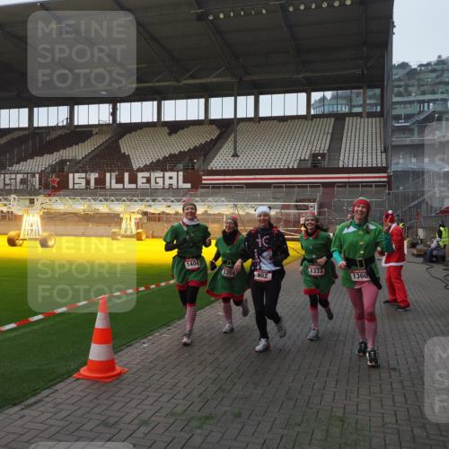 07.12.2025 - St. Pauli X-Mass-Run No. 15 Fabian Wolf http://msf.ph/oto/9374407 07.12.2025 10:00:08 Ziel 802, 1333, 1354, 1360, 1404, 2140, 2141, 4129 meine-sportfotos.de