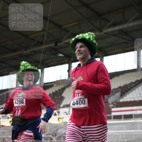 07.12.2025 - St. Pauli X-Mass-Run No. 15 Patografie http://msf.ph/oto/9374408 07.12.2025 12:11:02 Ziel 1780, 4398, 4400 meine-sportfotos.de