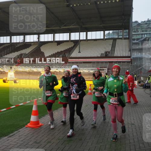 07.12.2025 - St. Pauli X-Mass-Run No. 15 Fabian Wolf http://msf.ph/oto/9374413 07.12.2025 10:00:09 Ziel 802, 1333, 1354, 1360, 1404, 2140, 2141, 4129 meine-sportfotos.de