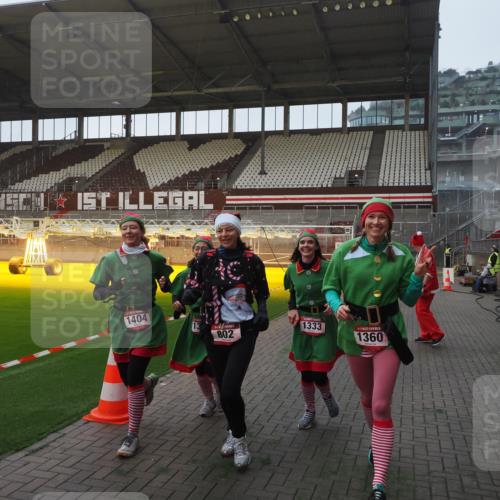 07.12.2025 - St. Pauli X-Mass-Run No. 15 Fabian Wolf http://msf.ph/oto/9374415 07.12.2025 10:00:09 Ziel 802, 1333, 1354, 1360, 1404, 2140, 2141, 4129 meine-sportfotos.de