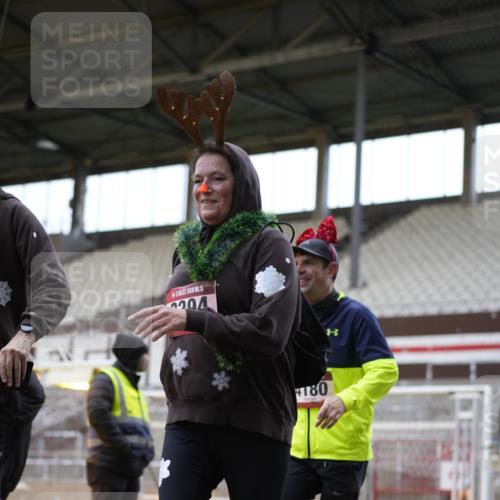 07.12.2025 - St. Pauli X-Mass-Run No. 15 Patografie http://msf.ph/oto/9374417 07.12.2025 12:11:16 Ziel 2393, 2394, 3758, 4180, 4188, 4398, 4400 meine-sportfotos.de