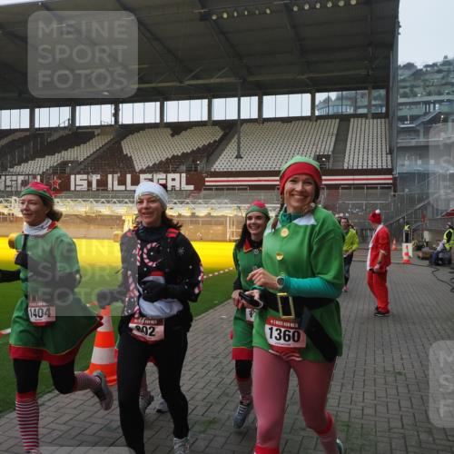 07.12.2025 - St. Pauli X-Mass-Run No. 15 Fabian Wolf http://msf.ph/oto/9374420 07.12.2025 10:00:09 Ziel 802, 1333, 1354, 1360, 1404, 2140, 2141, 4129 meine-sportfotos.de