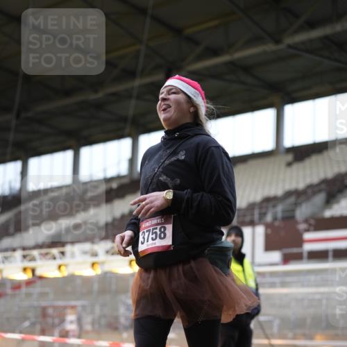 07.12.2025 - St. Pauli X-Mass-Run No. 15 Patografie http://msf.ph/oto/9374423 07.12.2025 12:11:22 Ziel 2393, 2394, 3758, 4180, 4188 meine-sportfotos.de