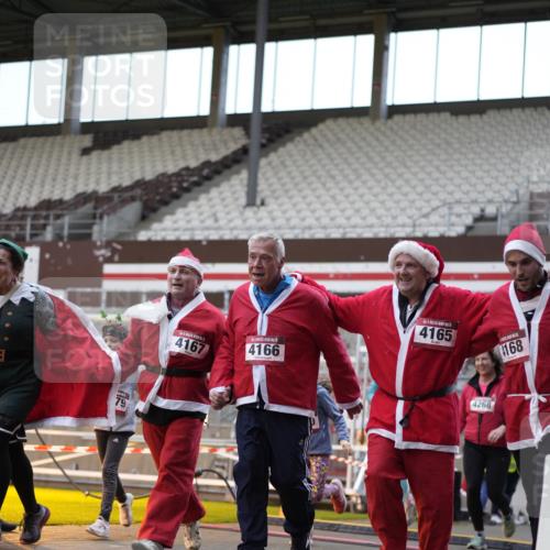 07.12.2025 - St. Pauli X-Mass-Run No. 15 Patografie http://msf.ph/oto/9374427 07.12.2025 12:11:34 Ziel 3758, 4163, 4165, 4166, 4167, 4168, 4268, 4270, 4278, 4279 meine-sportfotos.de