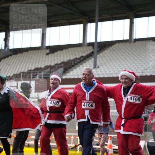 07.12.2025 - St. Pauli X-Mass-Run No. 15 Patografie http://msf.ph/oto/9374431 07.12.2025 12:11:34 Ziel 3758, 4163, 4165, 4166, 4167, 4168, 4268, 4270, 4278, 4279 meine-sportfotos.de