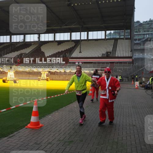 07.12.2025 - St. Pauli X-Mass-Run No. 15 Fabian Wolf http://msf.ph/oto/9374434 07.12.2025 10:00:12 Ziel 802, 1333, 1354, 1360, 1404, 2140, 2141, 4129 meine-sportfotos.de