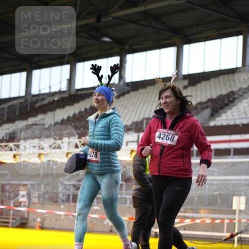 07.12.2025 - St. Pauli X-Mass-Run No. 15 Patografie http://msf.ph/oto/9374437 07.12.2025 12:11:36 Ziel 3758, 4163, 4165, 4166, 4167, 4168, 4268, 4270, 4278, 4279, 4714 meine-sportfotos.de