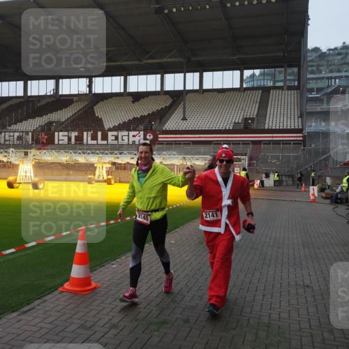 07.12.2025 - St. Pauli X-Mass-Run No. 15 Fabian Wolf http://msf.ph/oto/9374438 07.12.2025 10:00:13 Ziel 802, 1333, 1354, 1360, 1404, 2140, 2141, 4129 meine-sportfotos.de