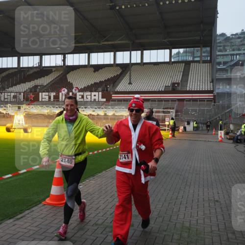 07.12.2025 - St. Pauli X-Mass-Run No. 15 Fabian Wolf http://msf.ph/oto/9374443 07.12.2025 10:00:13 Ziel 802, 1333, 1354, 1360, 1404, 2140, 2141, 4129 meine-sportfotos.de