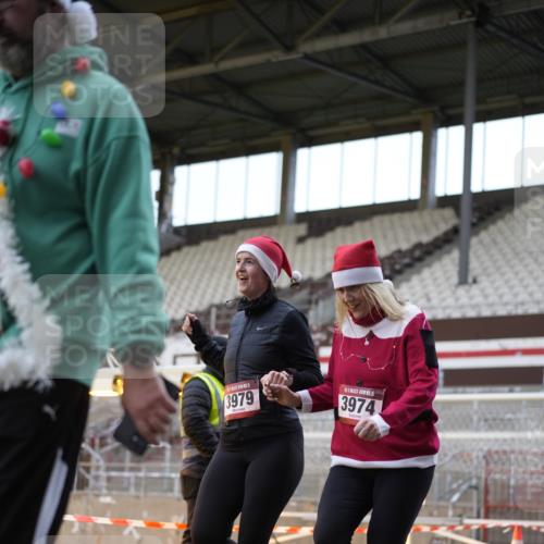07.12.2025 - St. Pauli X-Mass-Run No. 15 Patografie http://msf.ph/oto/9374448 07.12.2025 12:11:43 Ziel 1452, 3974, 3979, 4163, 4165, 4166, 4167, 4168, 4268, 4270, 4278, 4279, 4288, 4289, 4308, 4714 meine-sportfotos.de