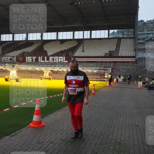 07.12.2025 - St. Pauli X-Mass-Run No. 15 Fabian Wolf http://msf.ph/oto/9374457 07.12.2025 10:00:15 Ziel 802, 1333, 1354, 1360, 1404, 2140, 2141, 4129 meine-sportfotos.de
