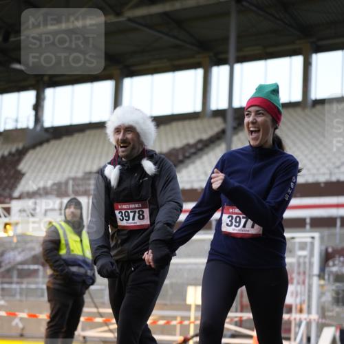 07.12.2025 - St. Pauli X-Mass-Run No. 15 Patografie http://msf.ph/oto/9374475 07.12.2025 12:12:18 Ziel 1033, 3972, 3977, 3978 meine-sportfotos.de
