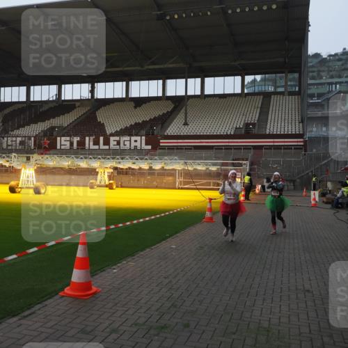 07.12.2025 - St. Pauli X-Mass-Run No. 15 Fabian Wolf http://msf.ph/oto/9374484 07.12.2025 10:00:32 Ziel 855, 1418, 1976, 2348, 3336 meine-sportfotos.de